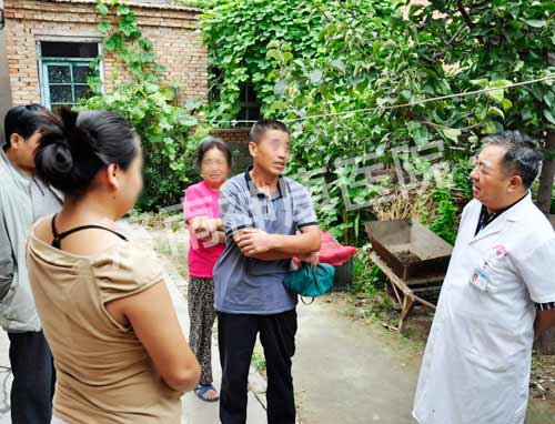 ���������������ҽԺ�����ǰ�߽�ƶ����ͥ����ů