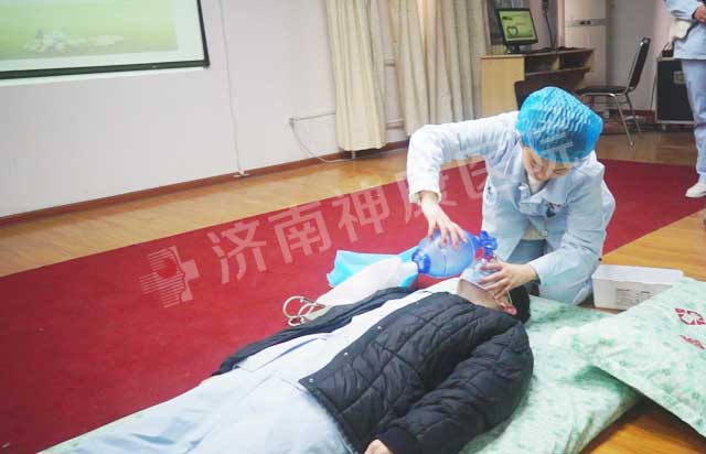 �����񿵻����������ķθ�����������ѵ������ҽ����Ա���ȼ���